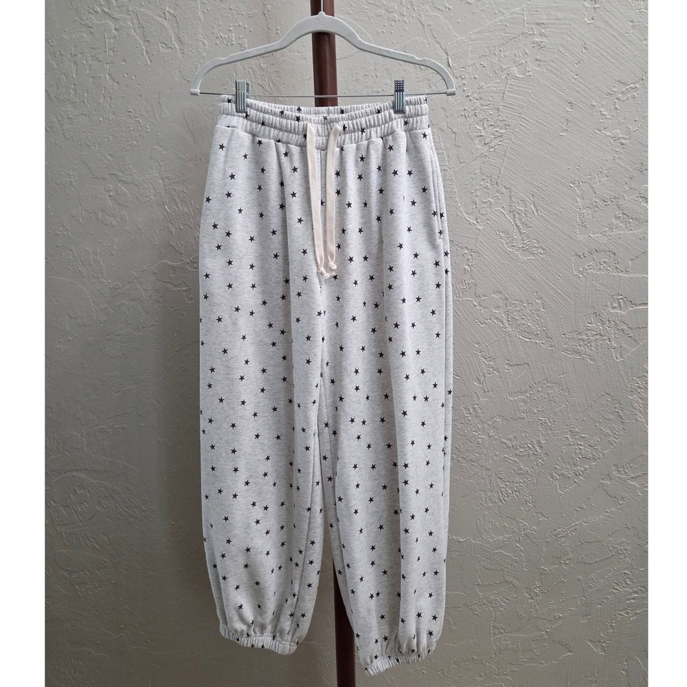 P138.‎ Heather Gray Star Pattern Joggers